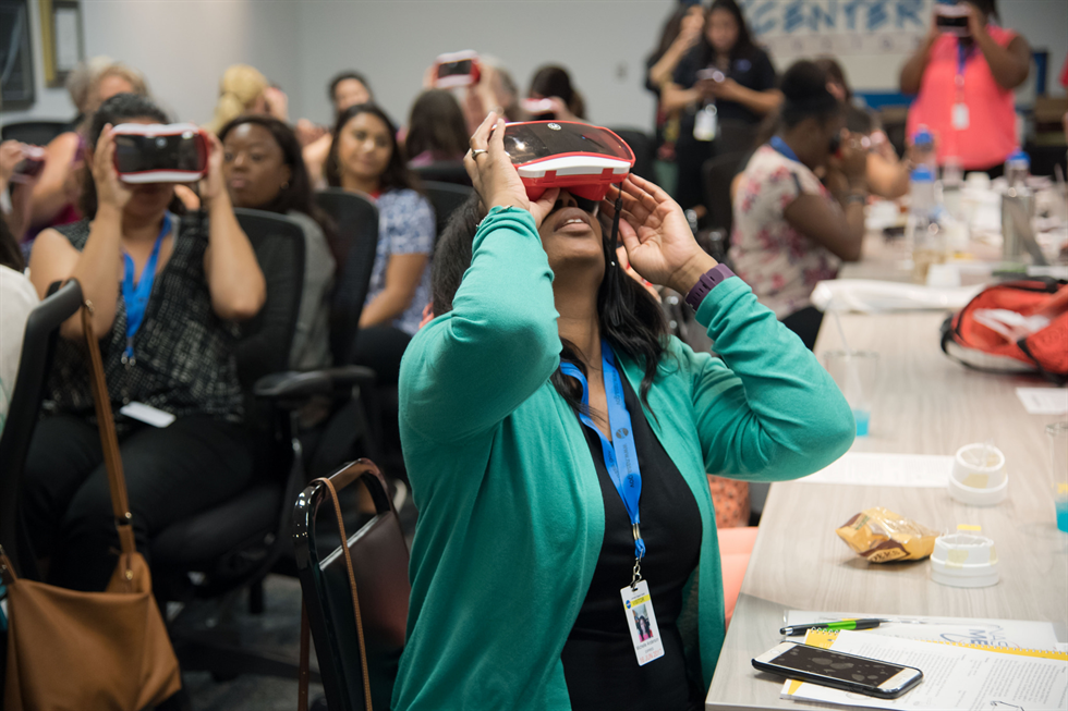 Un nouveau laboratoire invite les étudiants à des sorties virtuelles