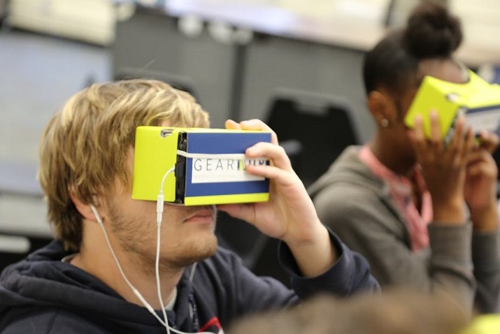Les visites de campus en VR permettent aux étudiants de se connecter avec les universités durant la pandémie COVID-19